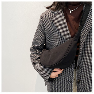 Saco de corpo cruzado de nylon Saco de corpo cruzado de nylon feminino 2024 novo Dumpling LIGHTWEIGHT embaixo dos braços saco todo ombro saco de lona