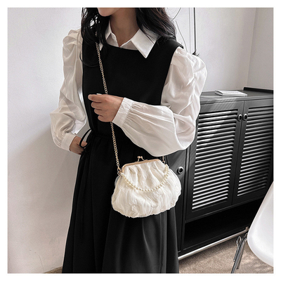 2024 NEW RETRO FAIRY SOLID COLOR PEQUENA SAQUETA BLANCA SAQUETA DE MANO PERLA LINHA DE MUJERES em saco simples de corpo cruzado