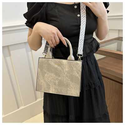 VINTAGE CHIC TEXTURED LETTER TOTE BAG BAGA DE MUJERES 2024 NOVA GRANDE Capacidade BAGA DE MANO DE MODA