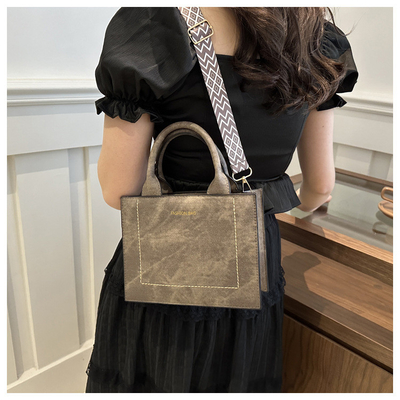 VINTAGE CHIC TEXTURED LETTER TOTE BAG BAGA DE MUJERES 2024 NOVA GRANDE Capacidade BAGA DE MANO DE MODA