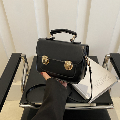 SENSÃO SENIOR DE RETRO PEQUENA BOLSA MUJERES 2024 NOVA MODA DE VERÃO ESTILHO FOREIRO BOLSA PEQUENA NENHUM BOLSA DE MANO QUADRADA