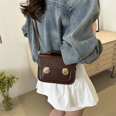 SENSÃO SENIOR DE RETRO PEQUENA BOLSA MUJERES 2024 NOVA MODA DE VERÃO ESTILHO FOREIRO BOLSA PEQUENA NENHUM BOLSA DE MANO QUADRADA