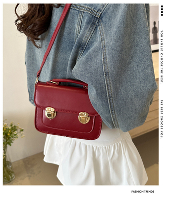 SENSÃO SENIOR DE RETRO PEQUENA BOLSA MUJERES 2024 NOVA MODA DE VERÃO ESTILHO FOREIRO BOLSA PEQUENA NENHUM BOLSA DE MANO QUADRADA