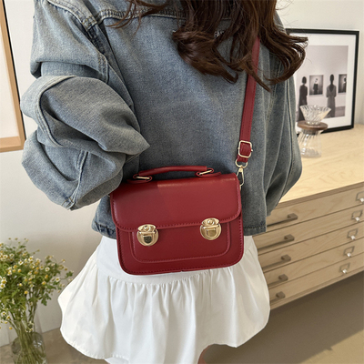 SENSÃO SENIOR DE RETRO PEQUENA BOLSA MUJERES 2024 NOVA MODA DE VERÃO ESTILHO FOREIRO BOLSA PEQUENA NENHUM BOLSA DE MANO QUADRADA
