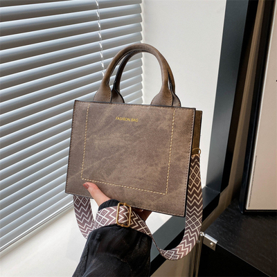 VINTAGE CHIC TEXTURED LETTER TOTE BAG BAGA DE MUJERES 2024 NOVA GRANDE Capacidade BAGA DE MANO DE MODA