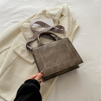 VINTAGE CHIC TEXTURED LETTER TOTE BAG BAGA DE MUJERES 2024 NOVA GRANDE Capacidade BAGA DE MANO DE MODA