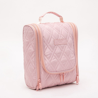 Bolsa de maquiagem rosa feita com materiais de alta qualidade e foco na funcionalidade.