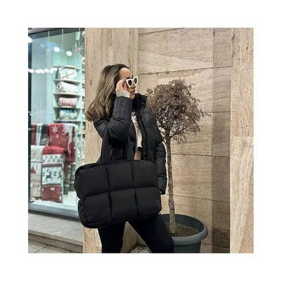 Bolsas Puffy Quilted da moda para mulheres Personalize suas bolsas com serviços OEM e ODM