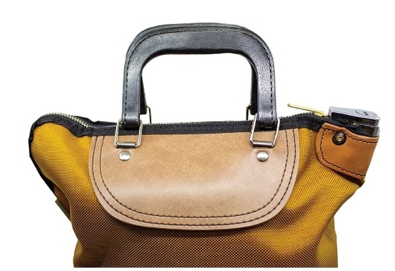 Bloqueio de sacos de correio com alças Com o revestimento de couro de tufo, fundo moldado duro, alças palmeadas duráveis e fechado é certamente um produto valorizado em todos os escritórios, salas de correio ou armazéns