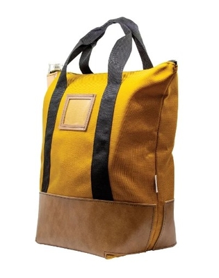 Locking Heavy Duty Courier Bag Feito sob encomenda O Locking Heavy Duty Courier Bag é feito para máxima segurança! Ideal para mover seus documentos privados, dinheiro, cheques, correio, etc. em um lugar seguro