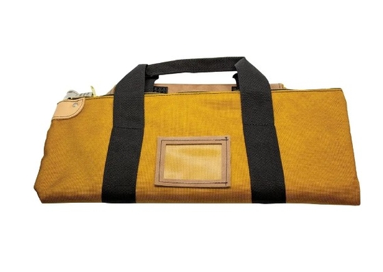 Locking Heavy Duty Courier Bag Feito sob encomenda O Locking Heavy Duty Courier Bag é feito para máxima segurança! Ideal para mover seus documentos privados, dinheiro, cheques, correio, etc. em um lugar seguro