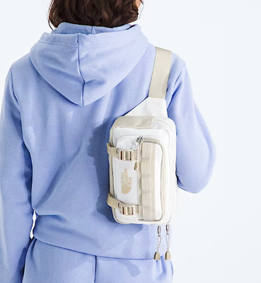 Fanny Packs saco Zippered compartimento principal tem um bolso de malha seguro-zip com um chaveiro